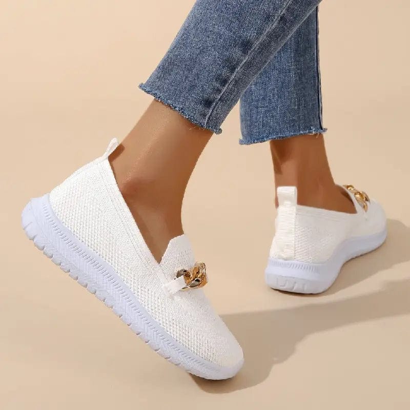 Buty Slip On z Teksturowanym Nosiem i Detalem Łańcucha
