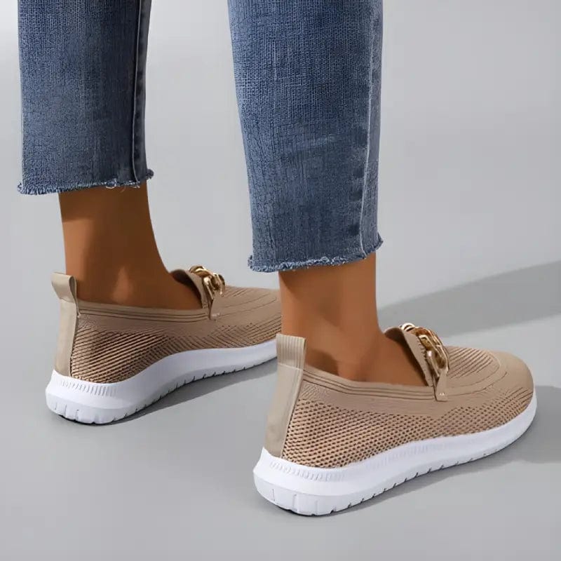 Buty Slip On z Teksturowanym Nosiem i Detalem Łańcucha