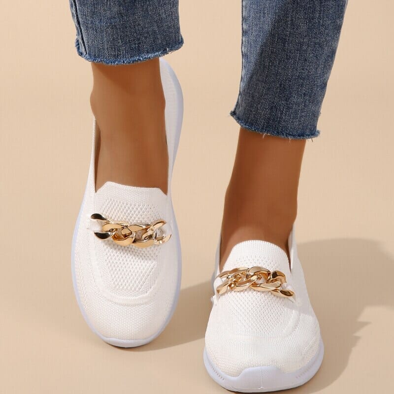 Buty Slip On z Teksturowanym Nosiem i Detalem Łańcucha
